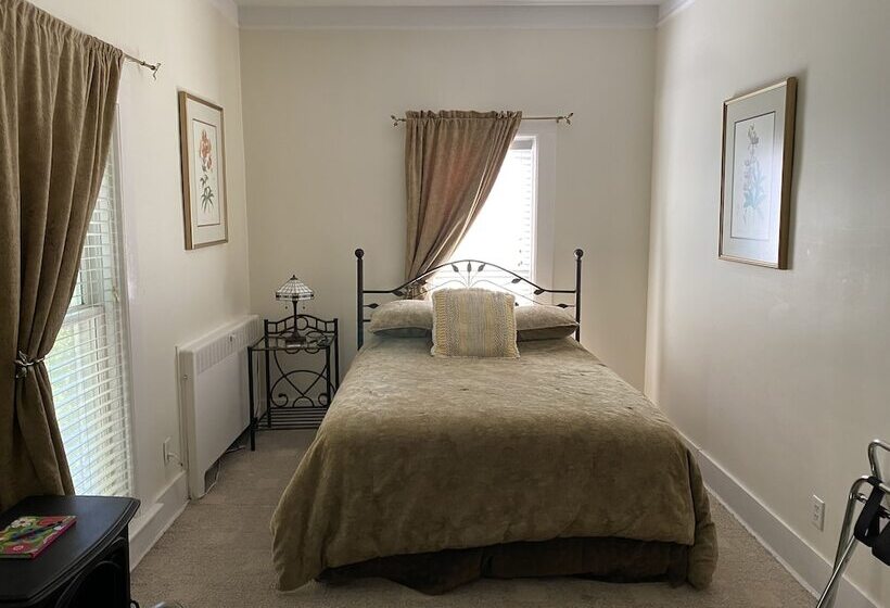 Номер Стандарт, Monroe Manor Inn