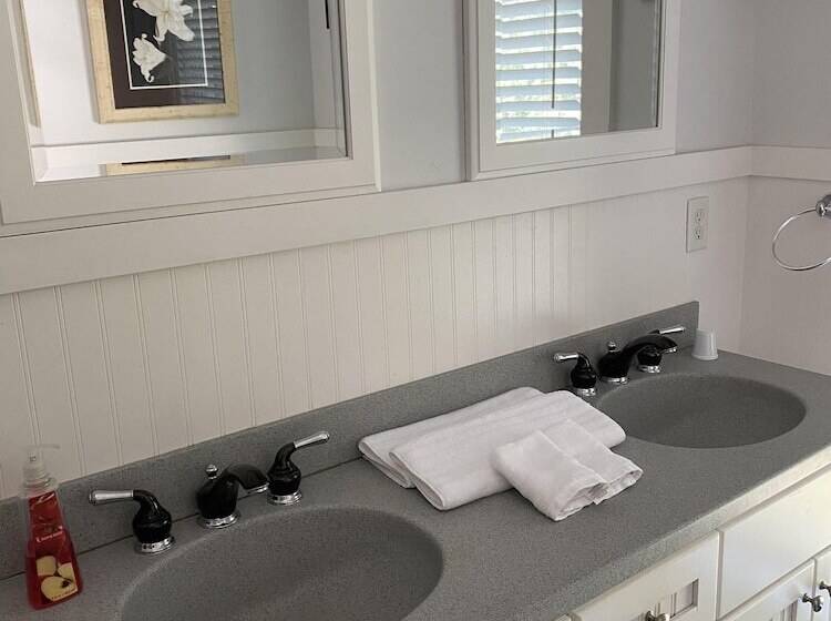 Номер Стандарт, Monroe Manor Inn