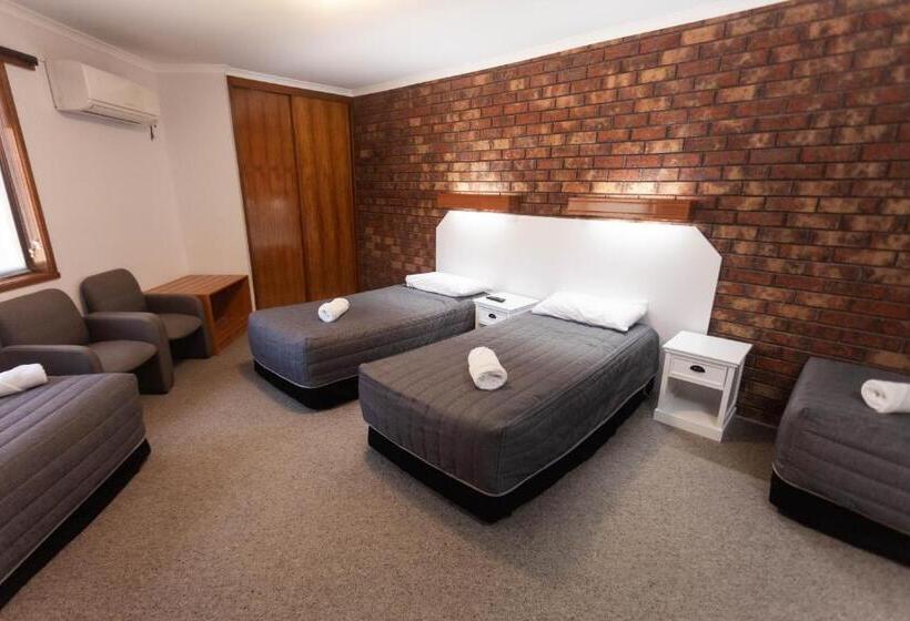 Семейный Номер, Donald Motor Lodge