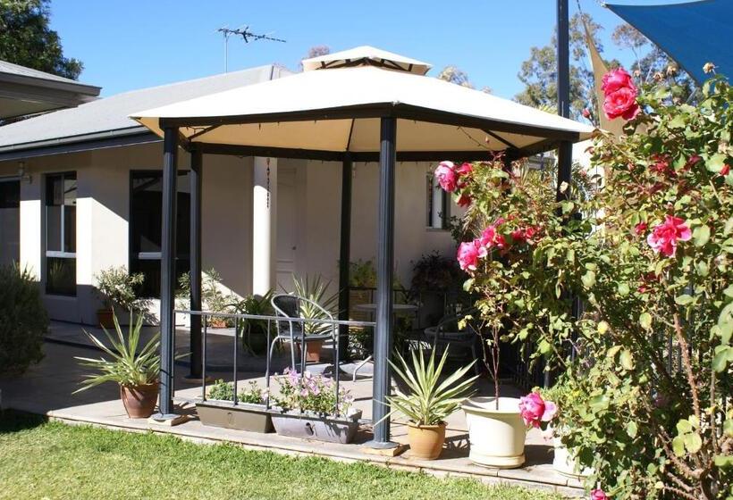 اتاق استاندارد سه نفره, A Good Rest B&b