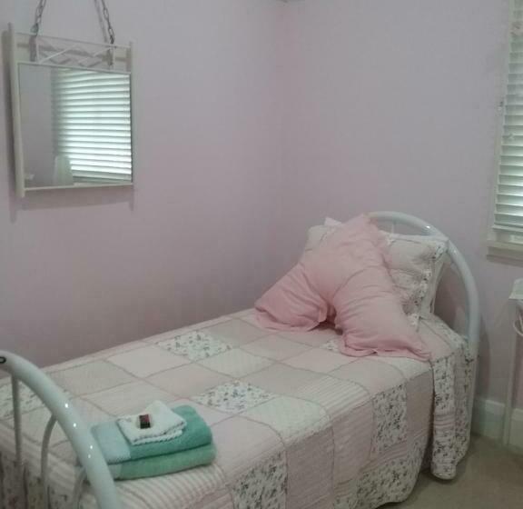 Номер Стандарт, Langley Cottage B&b
