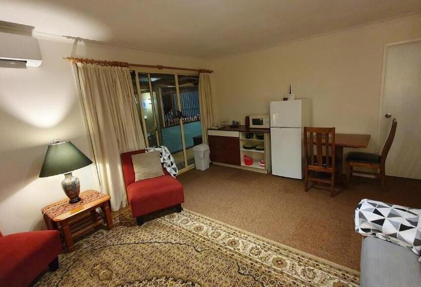 스위트, Oaktree Guest House