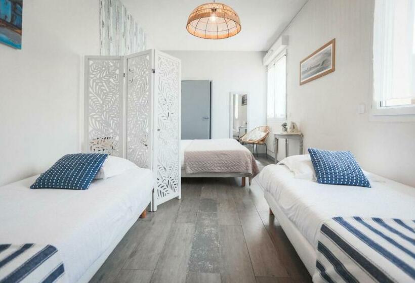 Семейный Номер, Hôtel De La Plage