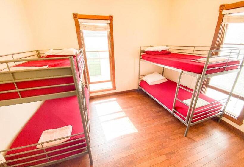 共用房间的床, International Travelers House Downtown San Diego  Adults Only