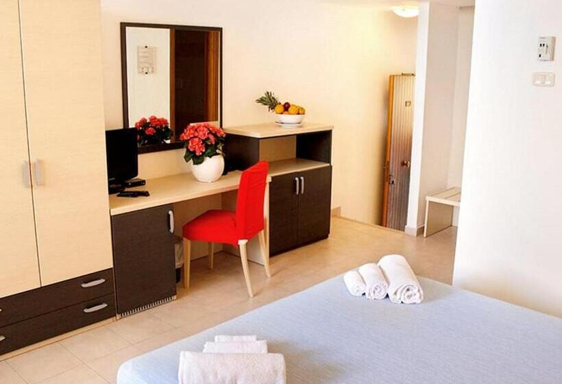 ガーデンビュースタンダード４ベッドルーム, Pfa Hotel La Darsena   Follonica