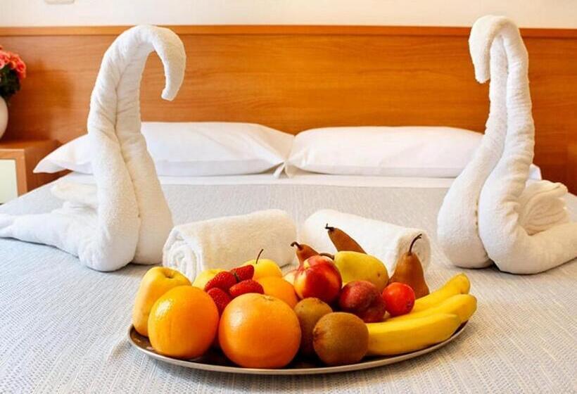 デラックストリプルルーム, Pfa Hotel La Darsena   Follonica