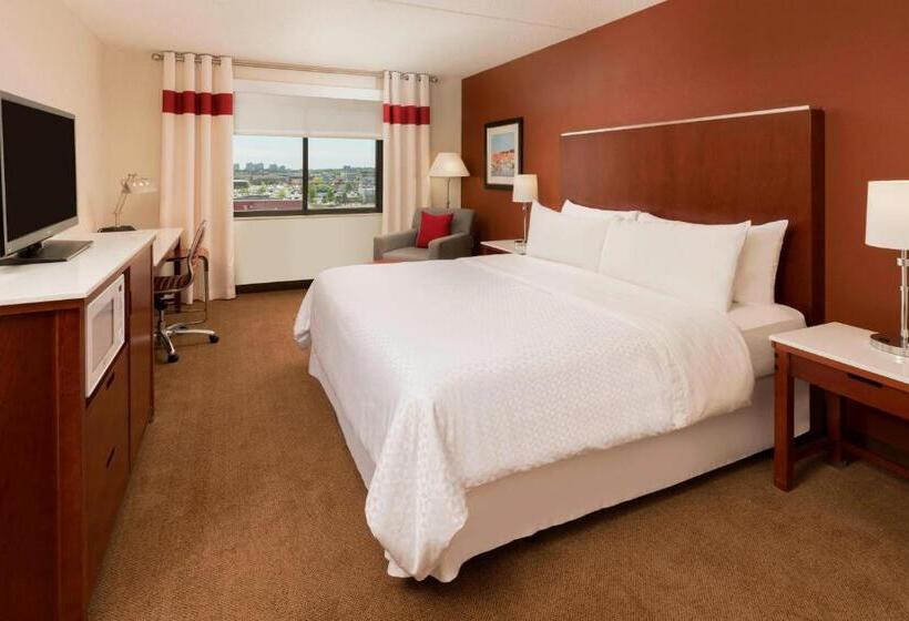 Номер Стандарт Кровать Кинг Адаптированный для Инвалидов, Four Points By Sheraton Boston Logan Airport Revere