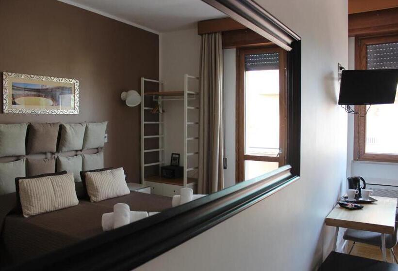 اتاق استاندارد سه نفره, Franchi