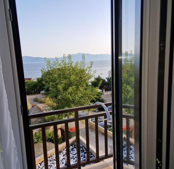 חדר סטנדרט לארבעה נוף לים, Guest House Lidus