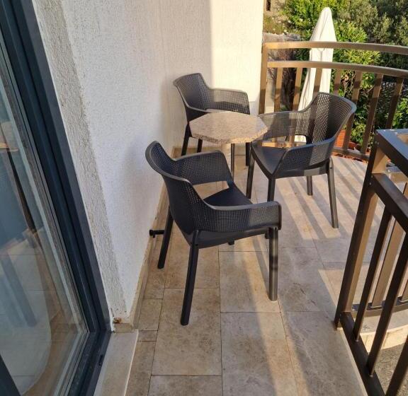 חדר סטנדרט לארבעה נוף לים, Guest House Lidus