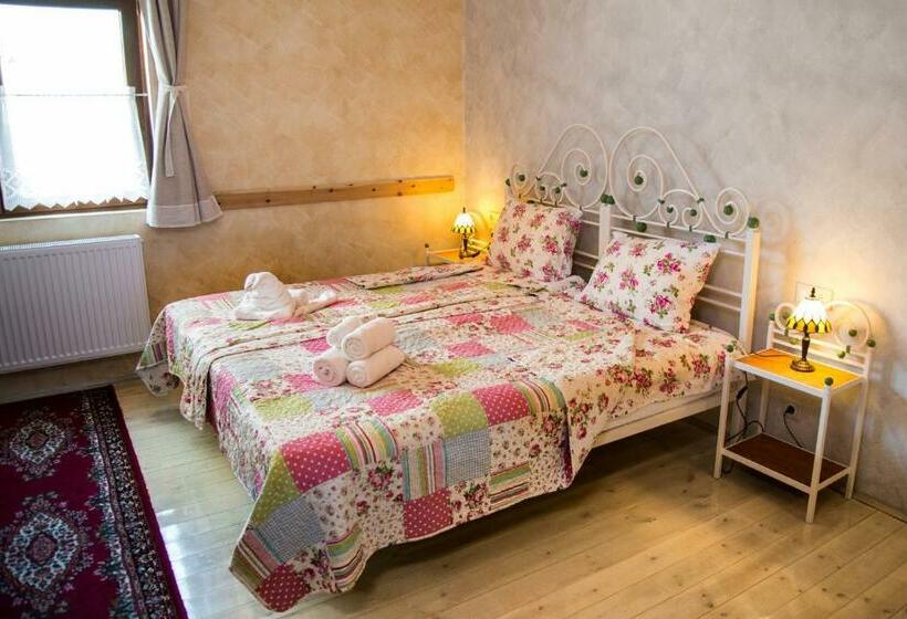 Четырехместный Номер Deluxe, Country Court
