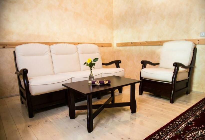 Четырехместный Номер Deluxe, Country Court