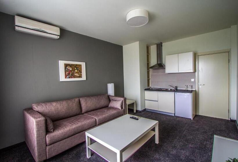 Апартаменты 1 Спальня с Террасой, Family Hotel Friends Villa