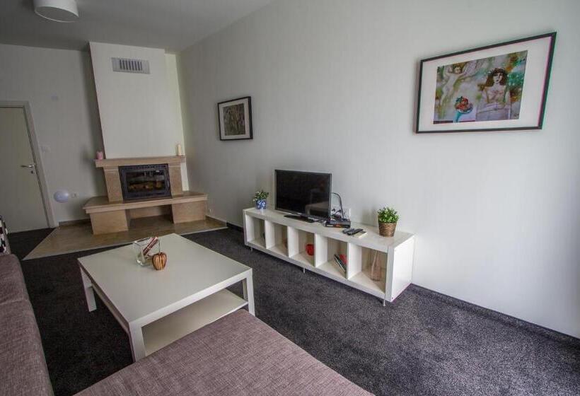 Апартаменты 2 Спальни, Family Hotel Friends Villa