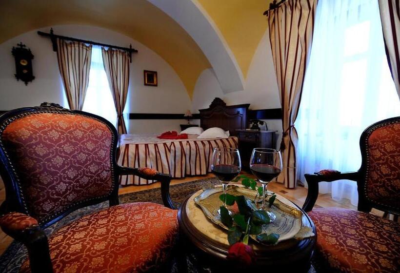 اتاق لوکس, Castel Haller