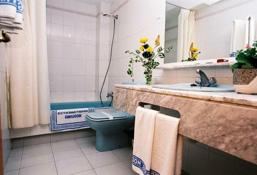 テラスつきの２ベッドルームアパートメント, Apartamentos Moguima