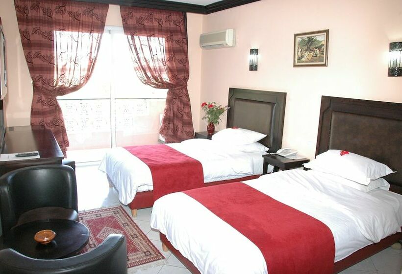 اتاق استاندارد با چشم‌انداز استخر, Imperial Holiday