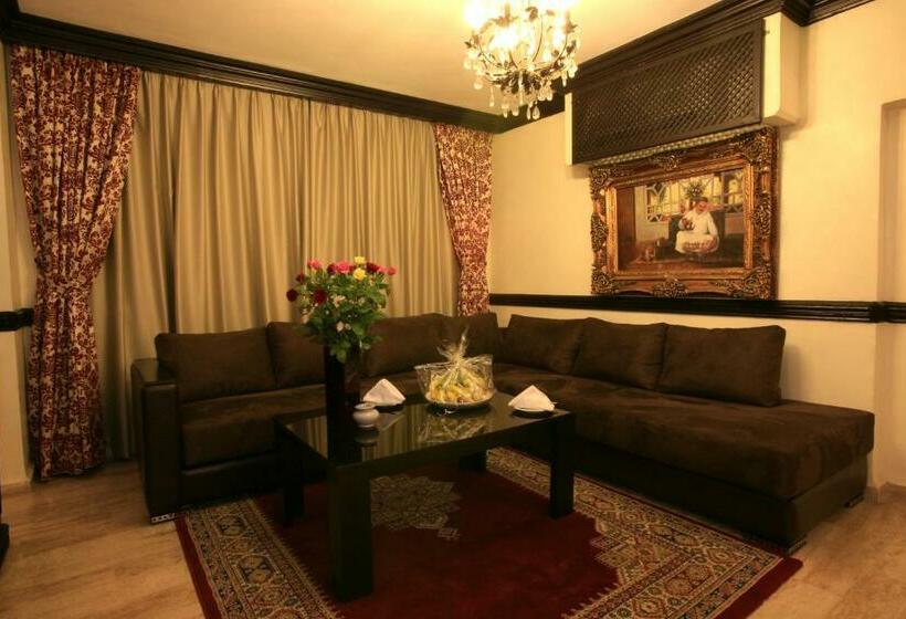 سوئیت با تخت بزرگ, Imperial Holiday