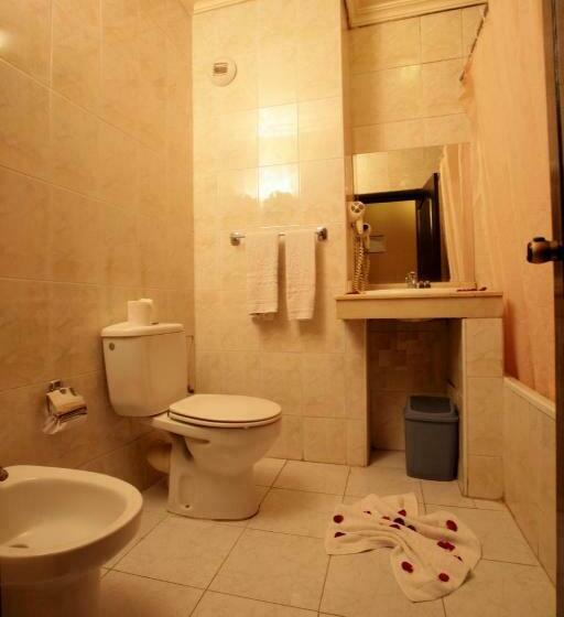 اتاق استاندارد با چشم‌انداز استخر, Imperial Holiday