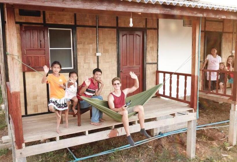 스탠다드 방갈로, Thongdam Guesthouse