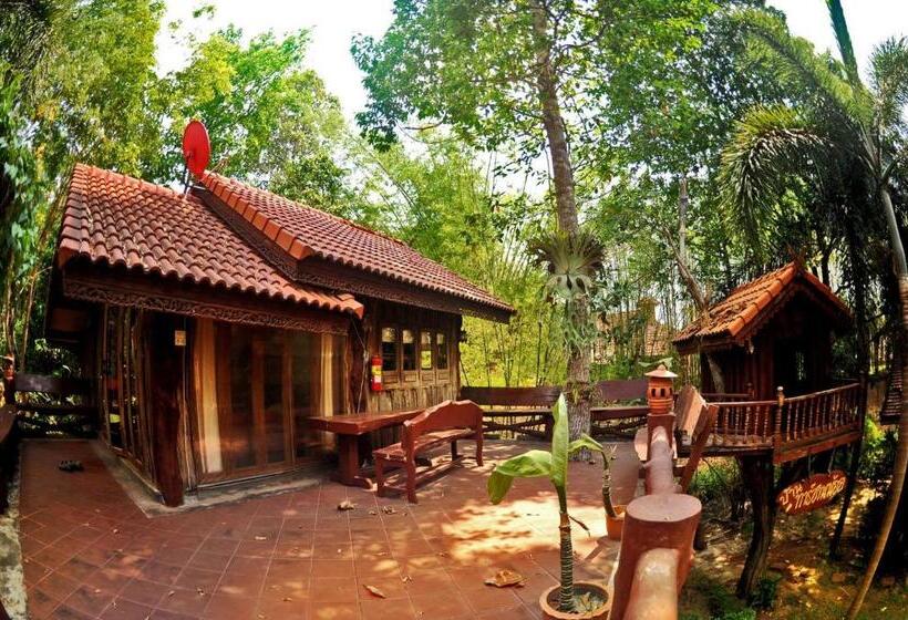 Люкс с Балконом, Chuan Thanapanya Resort