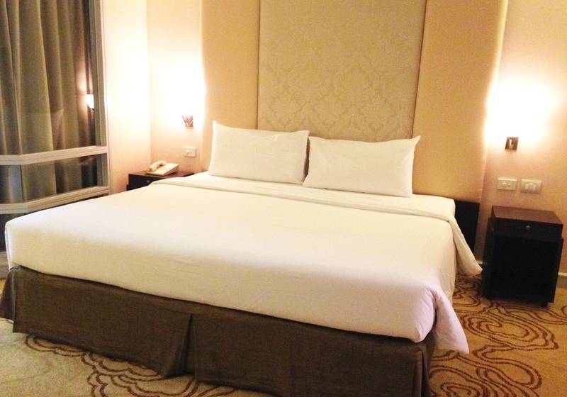 اتاق لوکس با چشم‌انداز استخر, Park Inn By Radisson Goa Candolim