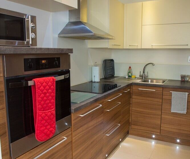 Апартаменты Deluxe 1 Спальня, Livin  Serviced Apartments