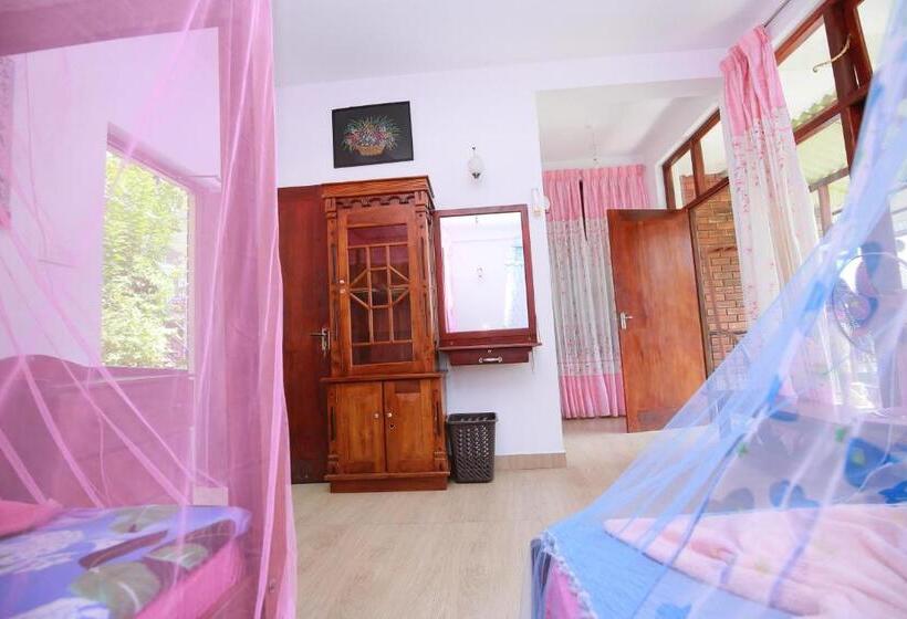 اتاق استاندارد سه تخته با چشم‌انداز, Rock Side Inn   Ella