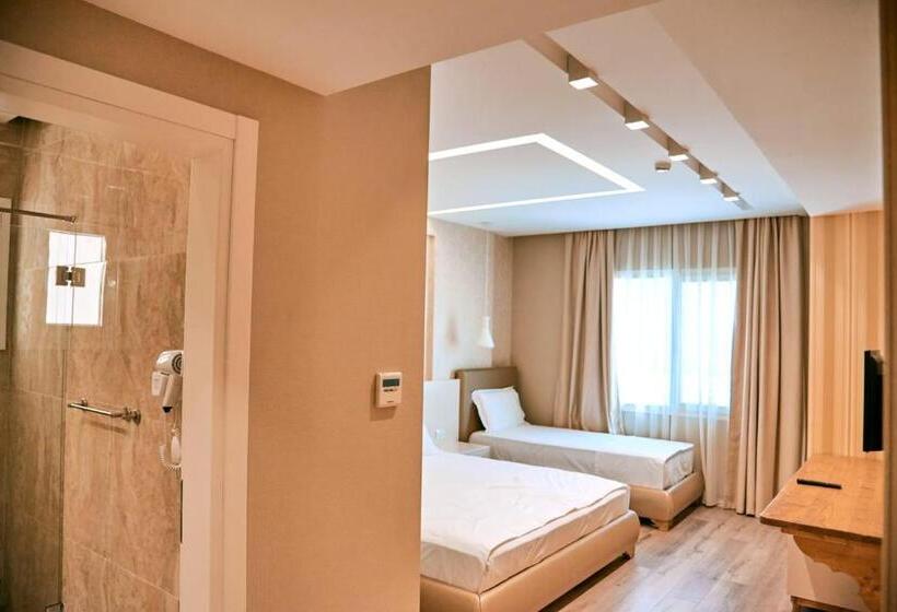스탠다드 트리플 룸, Tirana Resort Radhime