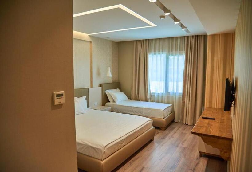 스탠다드 트리플 발코니 룸, Tirana Resort Radhime
