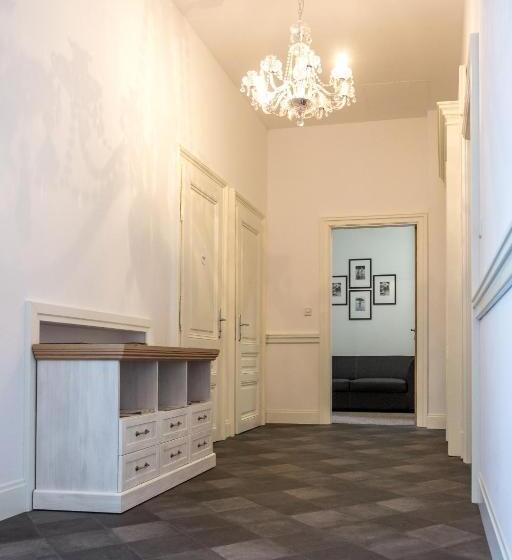 استودیوی استاندارد, Penzion Apartmány Hradební