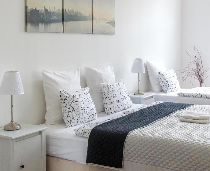 استودیوی استاندارد, Penzion Apartmány Hradební