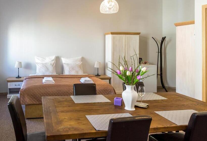 اتاق خانوادگی, Penzion Apartmány Hradební