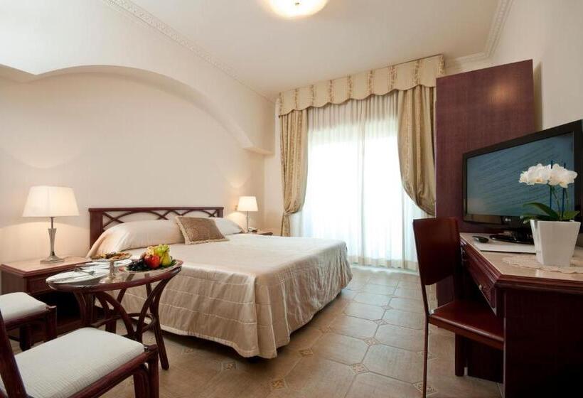 Трехместный Superior Вид на Море, Grand Hotel Gallia
