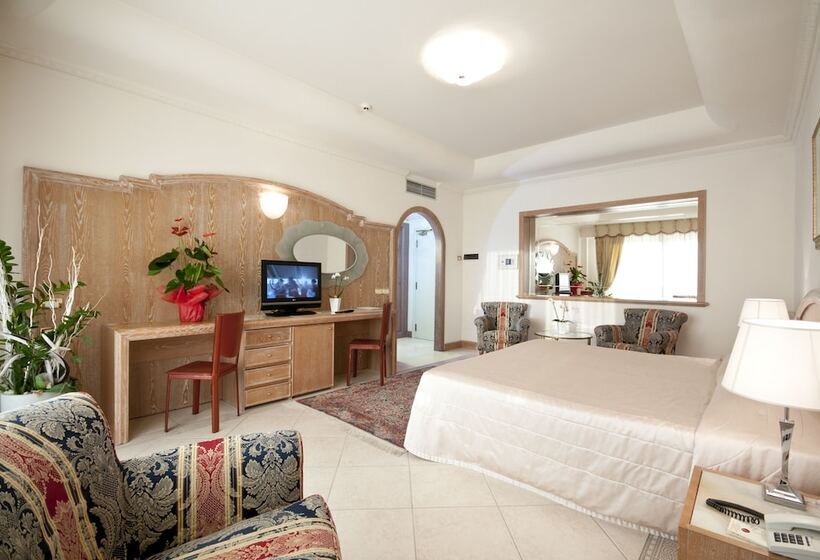 Трехместный Номер Deluxe, Grand Hotel Gallia