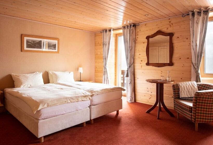 Deluxe Szoba, Suisse