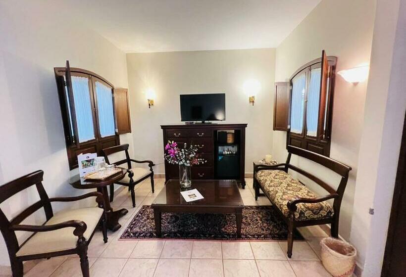 Полулюкс, Hacienda Los Laureles