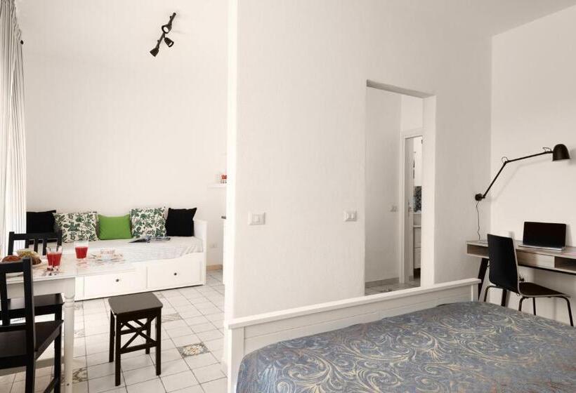 سوئیت جونیور با تراس, Altre Guest House