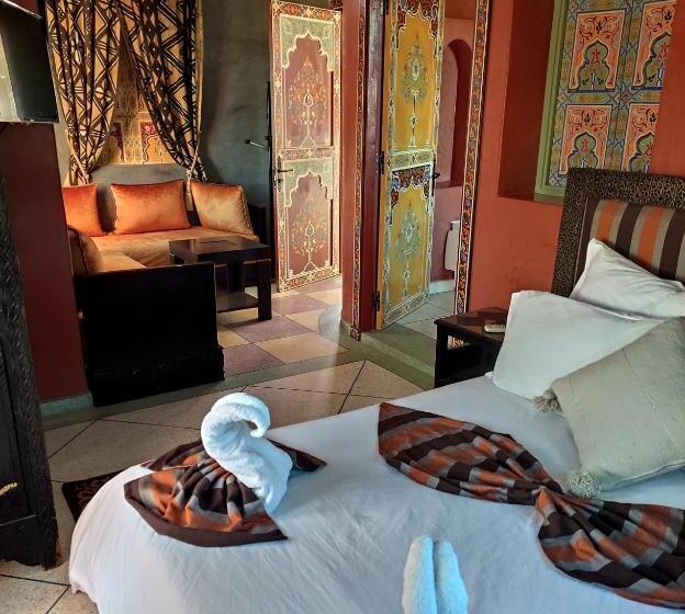 Люкс Вид на Бассейн, Equi Palace & Spa Near Aeroport