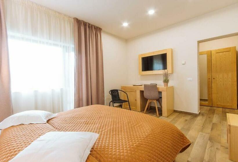 اتاق استاندارد, Comoara Rarăului