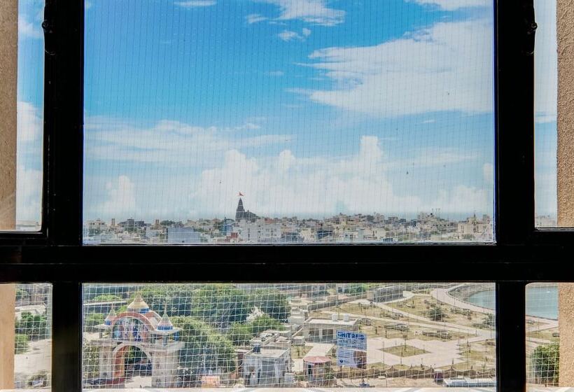 سوئیت پرزیدنت, Lemon Tree Premier, Dwarka