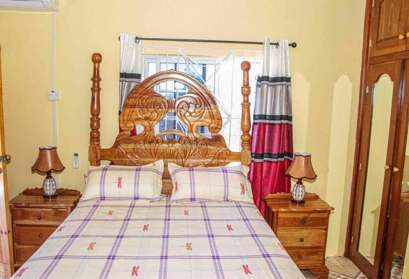 سوئیت با بالکن, Bev's Rosevilla