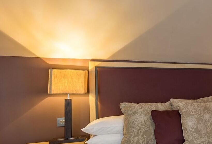 Классический Номер, Nutfield Priory Hotel & Spa