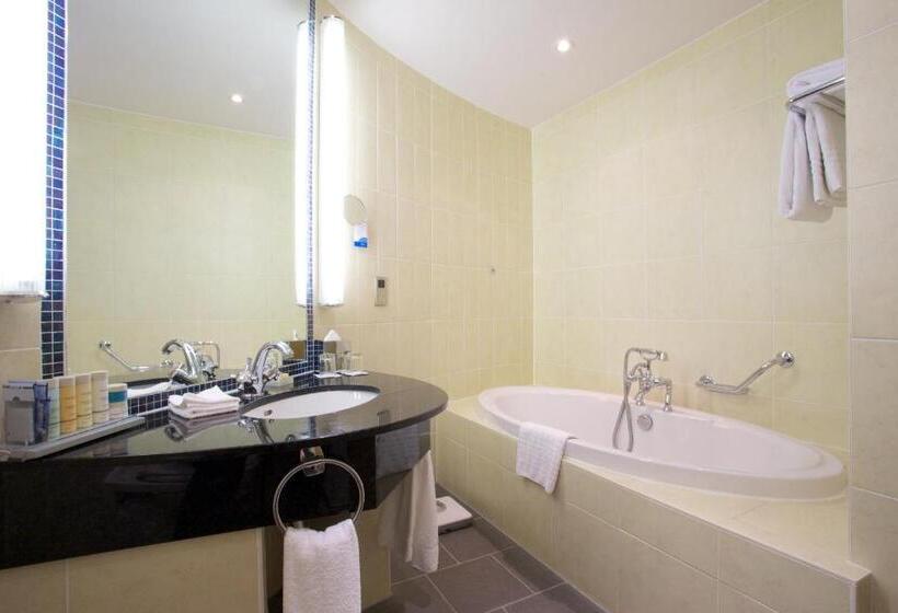 Полулюкс с Балконом, Voco Belfast, An Ihg