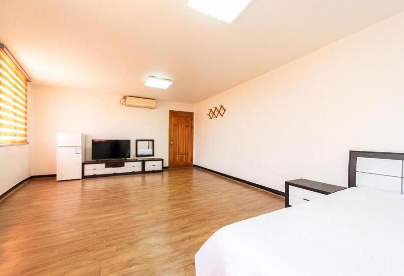 Четырехместный Номер Стандарт, Hoony Guesthouse   Hostel