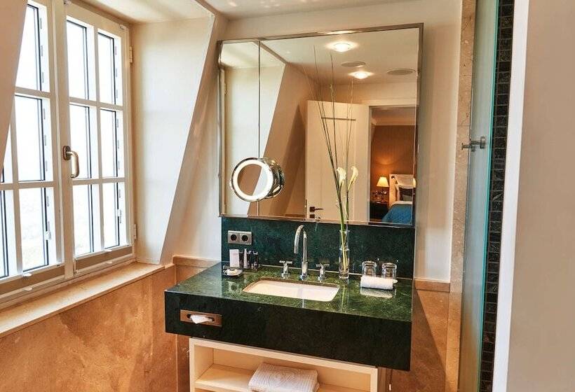 Номер Deluxe, Steigenberger Icon Grandhotel & Spa Petersberg