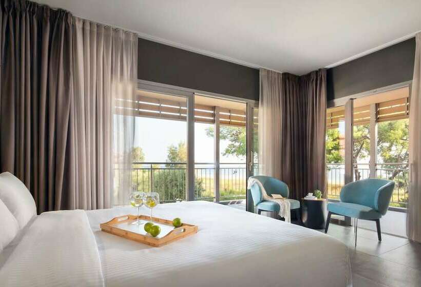 סוויטה משפחתית, Blue Dolphin