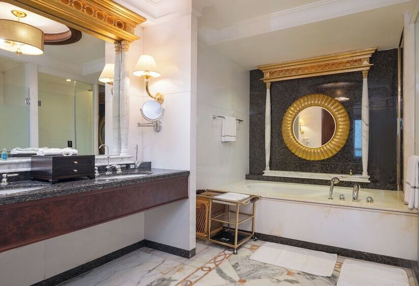 Президентский Люкс, Regal Palace