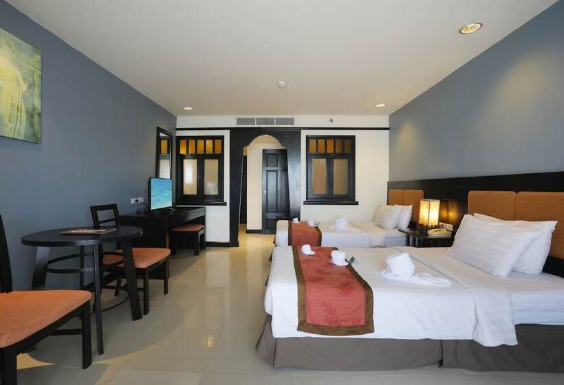 带泳池观景的豪华房, Woraburi Phuket Resort & Spa   Sha Plus