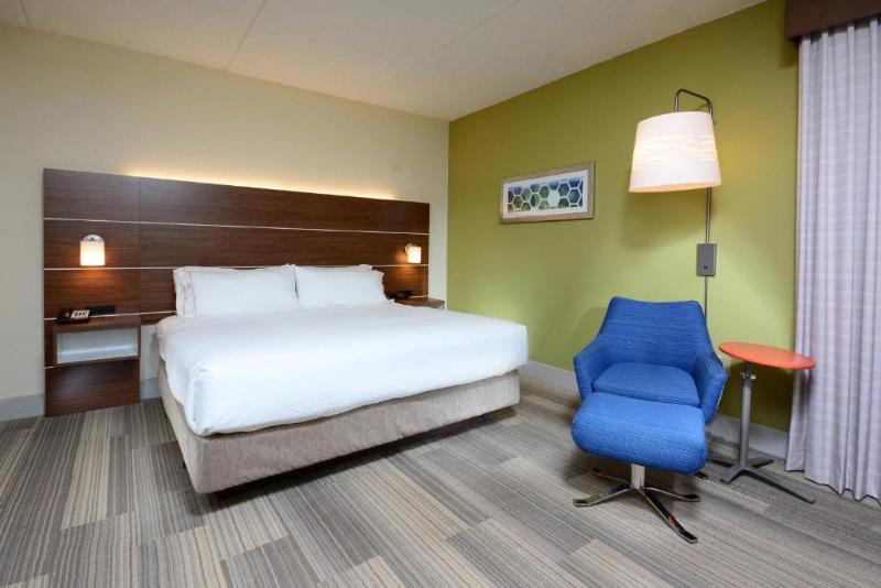 Номер Стандарт Кровать Кинг Адаптированный для Инвалидов, Holiday Inn Express & Suites Raleigh Durham Airport At Rtp, An Ihg